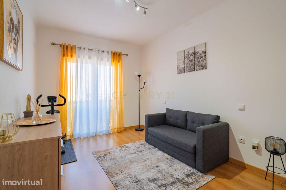 Apartamento T2 com garagem, churrasqueira e espaço exterior | Vieira d