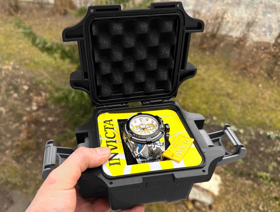 Invicta 34714 Reserve Bolt Zeus 53 мм Graffiti HydroPlated 200MT Swiss