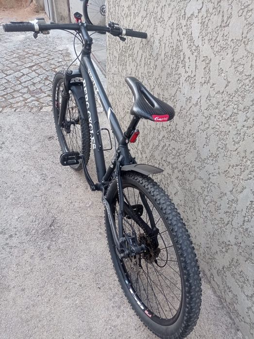 Tenho esta bicicleta para venda
