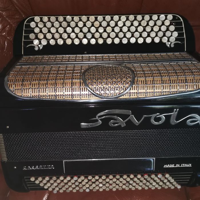 Acordeon Savoia, 120 baixos, cassoto em bom estado geral