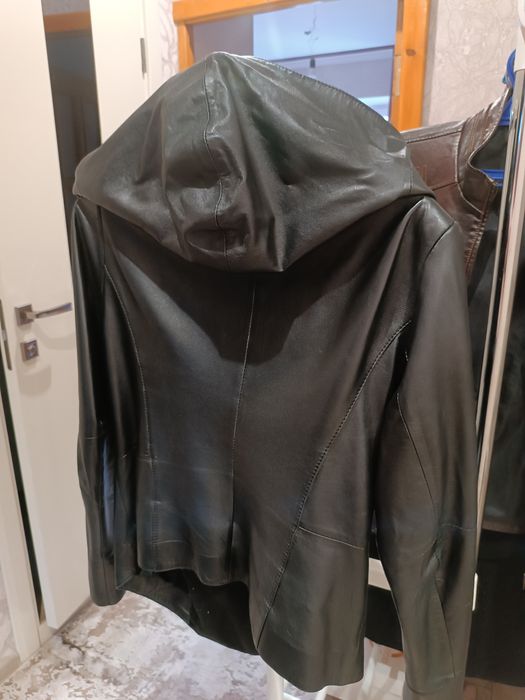 Продам женскую кожанную куртку