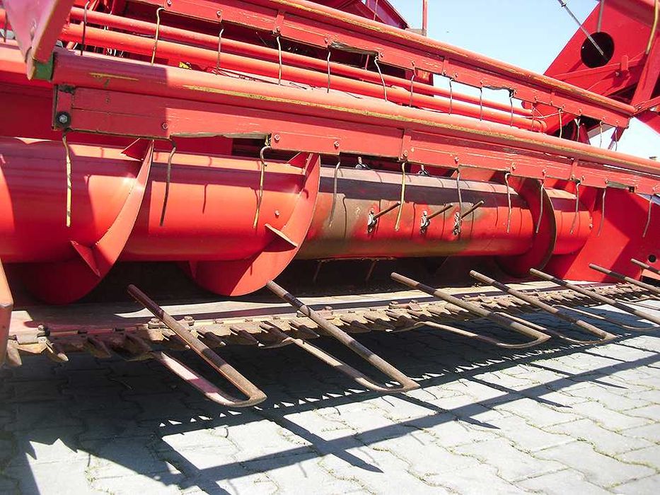 Зерноуборочный комбайн Massey Ferguson 330