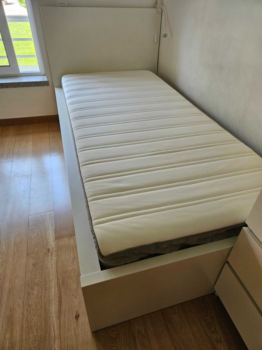 Cama 90x200 + estrado ripas + colchão de molas + caixas de arrumação