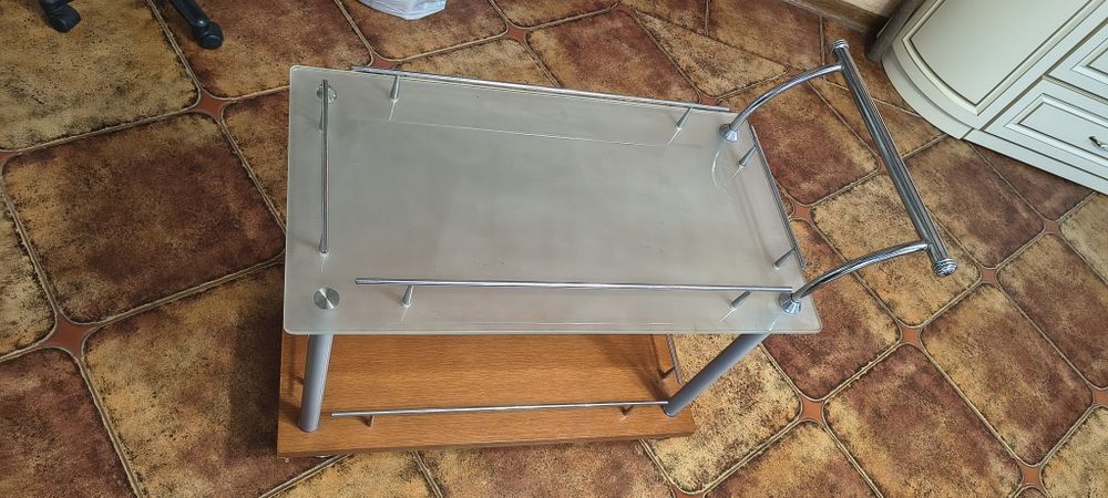 Стол процедурный косметологический или парикмахерский на колесах