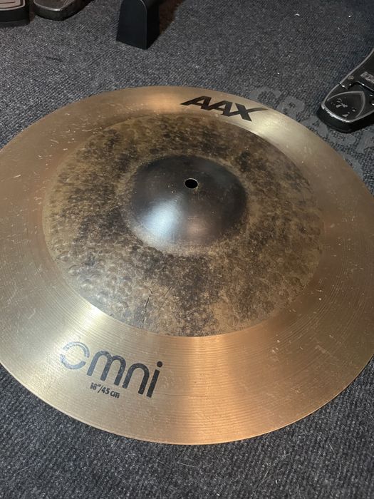 Prato Sabian Omni AAX 18” - RACHADO