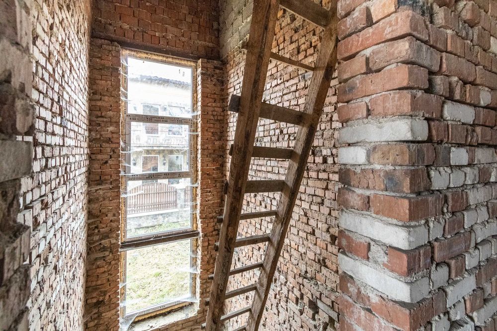 Продається цегляний будинок загальною площею 205 м² у селі Черніїв.