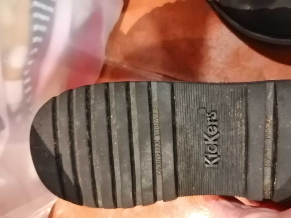 Botas em pele pretas, tamanho 35