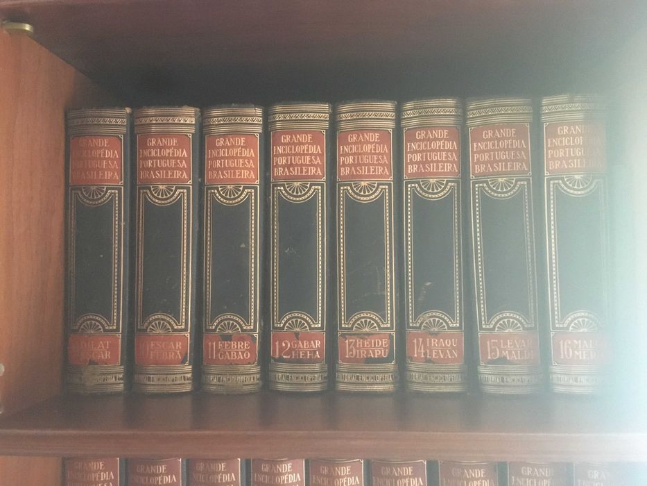 Enciclopédia Portuguesa e Brasileira: 50 Volumes de História e Cultura
