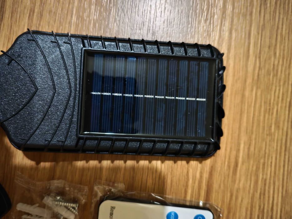 Projetor Solar LED - Com Sensor Movimento e Comando (IP65)