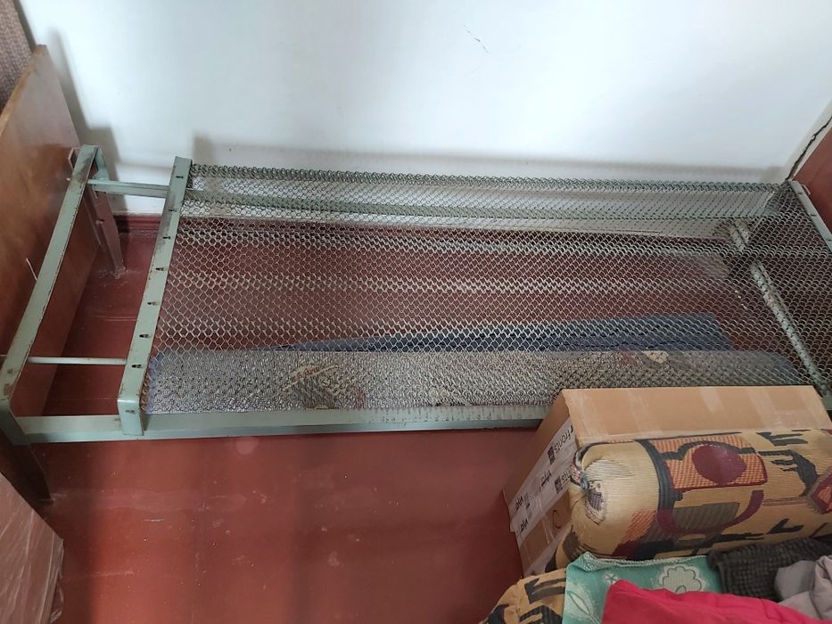 Ліжко односпальне