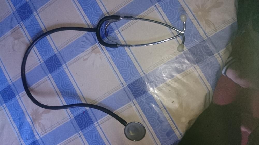 estetoscópio bem antigo a funcionar muito bem bem conservado