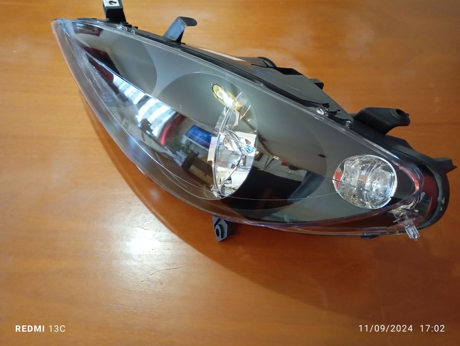 Farol Esq. Peugeot 307 Negro