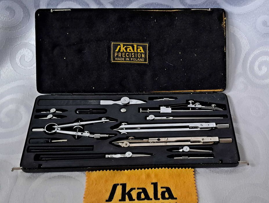 Skala PVIIc zestaw kreślarski cyrkle 15 elementów
