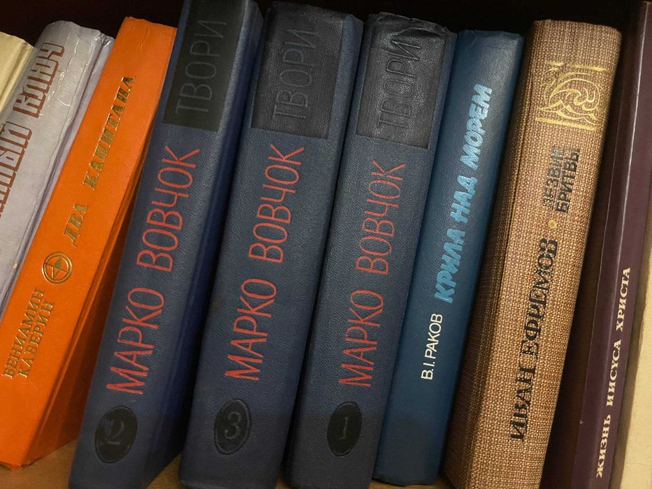 книги разные в отличном виде
