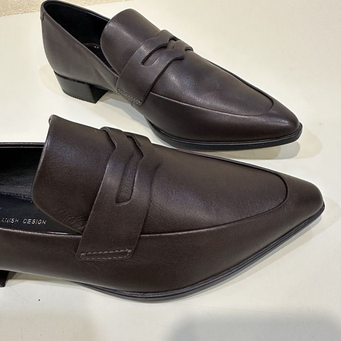 ЕССО. Оригінал. Жіночі лофери. Нові . Розмір  35 ; 39. Шкіра.