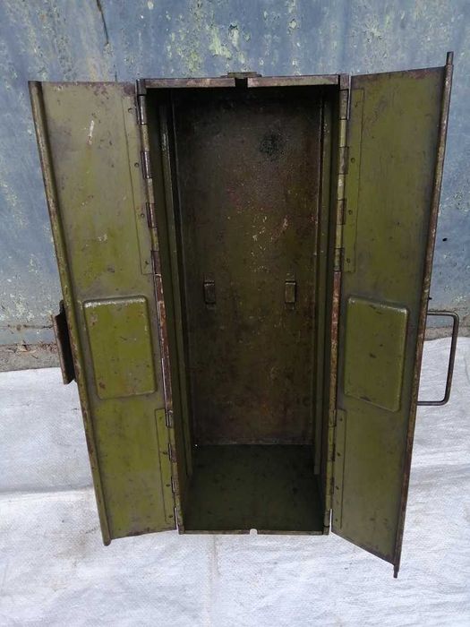 ящики для инструмента, канистры.