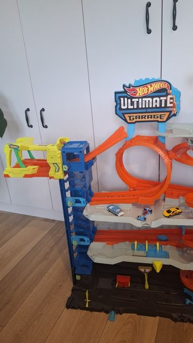 Hot Wheels City Mega Garaż, Atak smoka HKX48