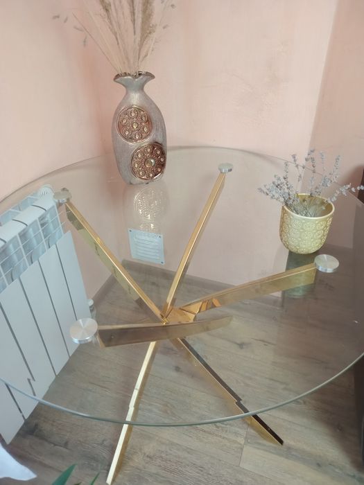 Кухонний стіл. Скляний столик.