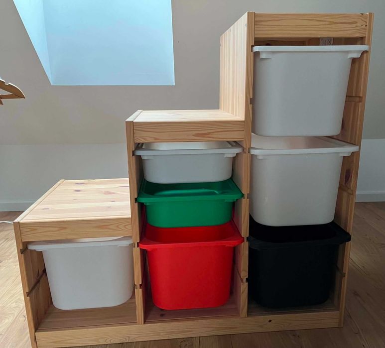 Regał IKEA TROFAST z pojemnikami