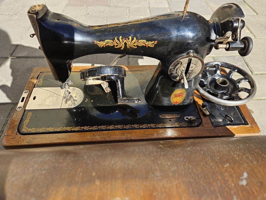 Продам швейную машинку