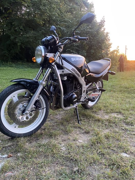 Suzuki gs500e.
