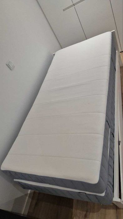 Cama individual IKEA com 2 colchões