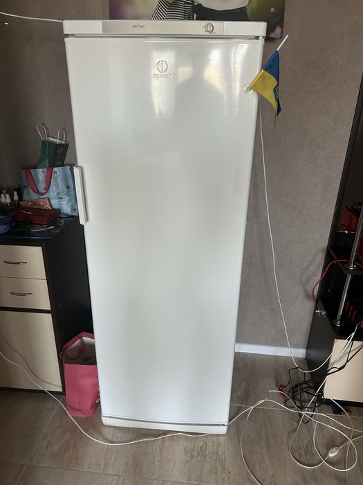 Морозильна камера Indesit