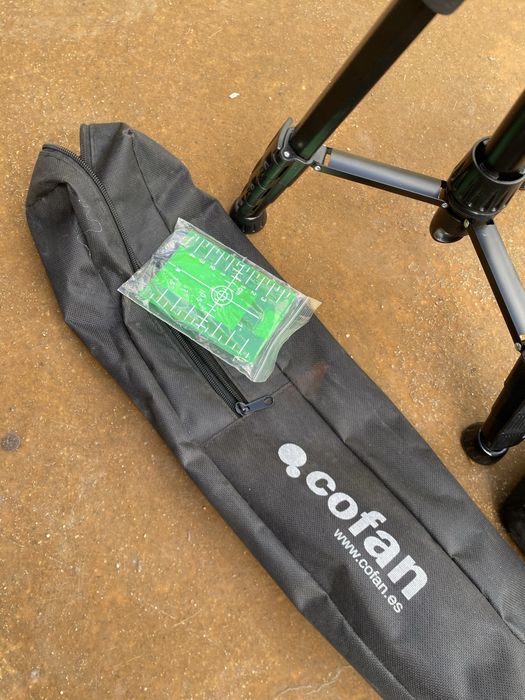 Nivel a laser Cofan novo com tripé tal como nas imagens