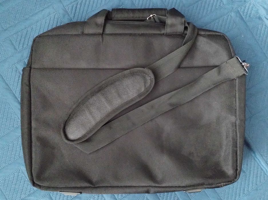 Czarna torba na laptopa 44x33x9