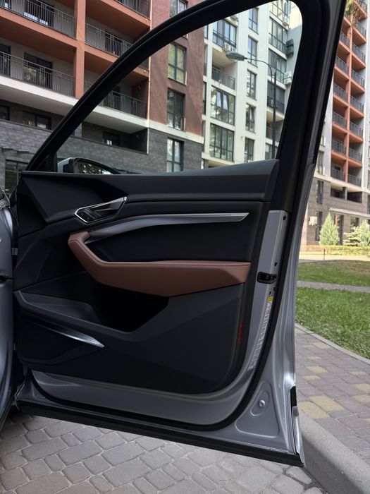 Audi e-tron 2022 VIN WA1LAAGE2PB018669 фото оголошення 13 з 24