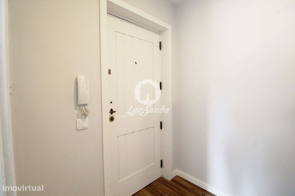 Apartamento T2, remodelado, localizado na prestigiada Urbanização N...