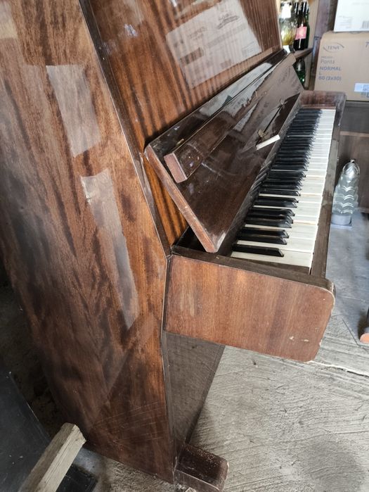 Pianino LIRIKA. wysoki połysk