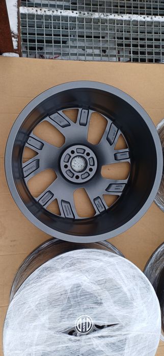 Alufelgi VOLVO 8x20 cali , rozstaw śrub 5x108 , średnica piasty 63,3.