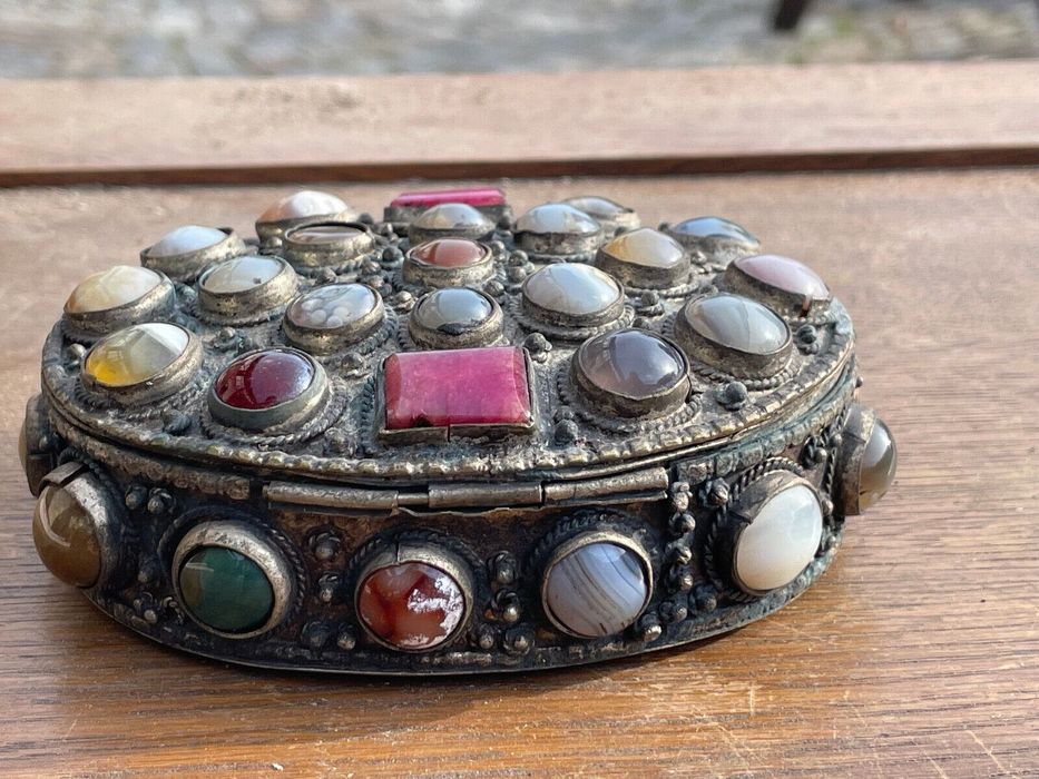 Linda caixa antiga em prata