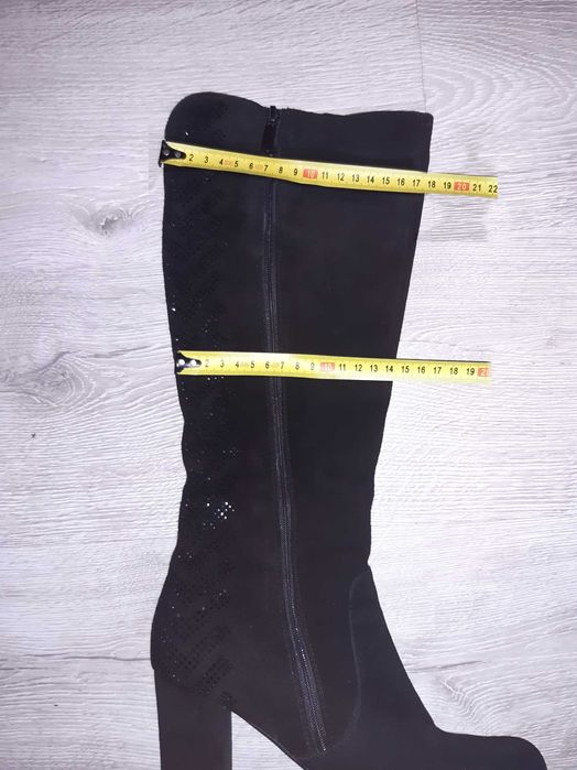 Жіночі чорні замшеві чоботи 39р.