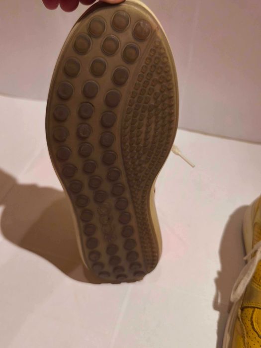 Żółte skórzane buty ECCO