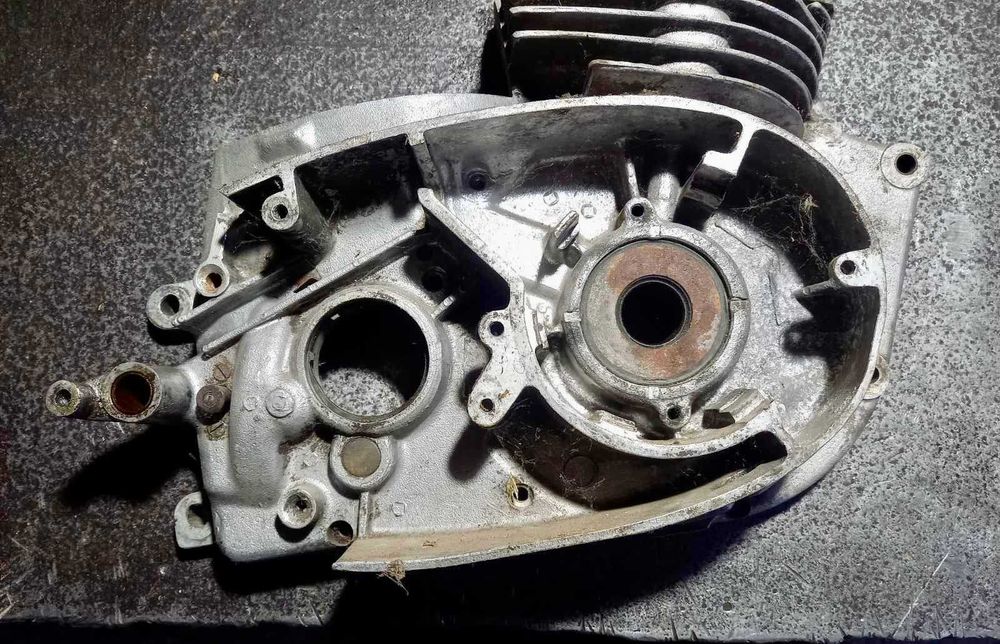 Запчастини JAWA 250-353 / Картер, циліндр, поршень, головка циліндра