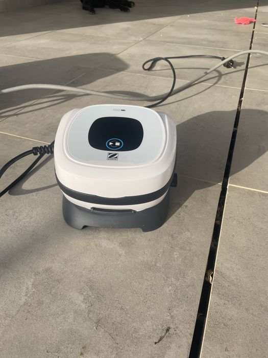 Robo para lavar piscina da marca zodiak