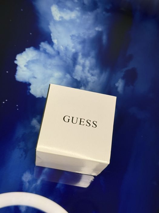 Продам оригинальные часы Guess