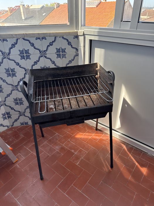 Grelhador/Barbecue c/ pés a carvão 50x30x70 cm