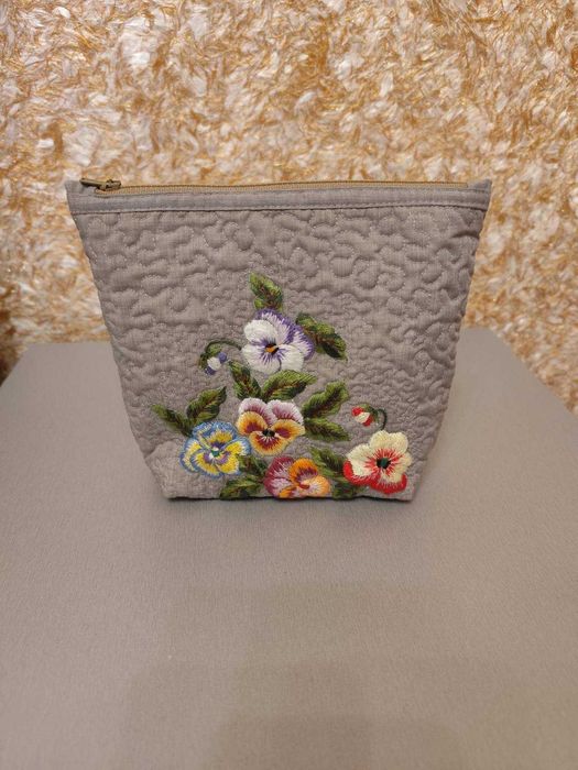 Косметичка. Ручна робота. Печворк. Вишивка.