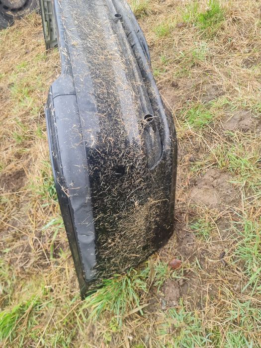 Zderzak tylny bmw e46 kombi czarny . Kpl .