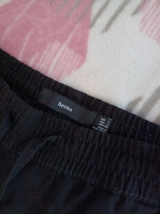 Spodnie cargo Bershka