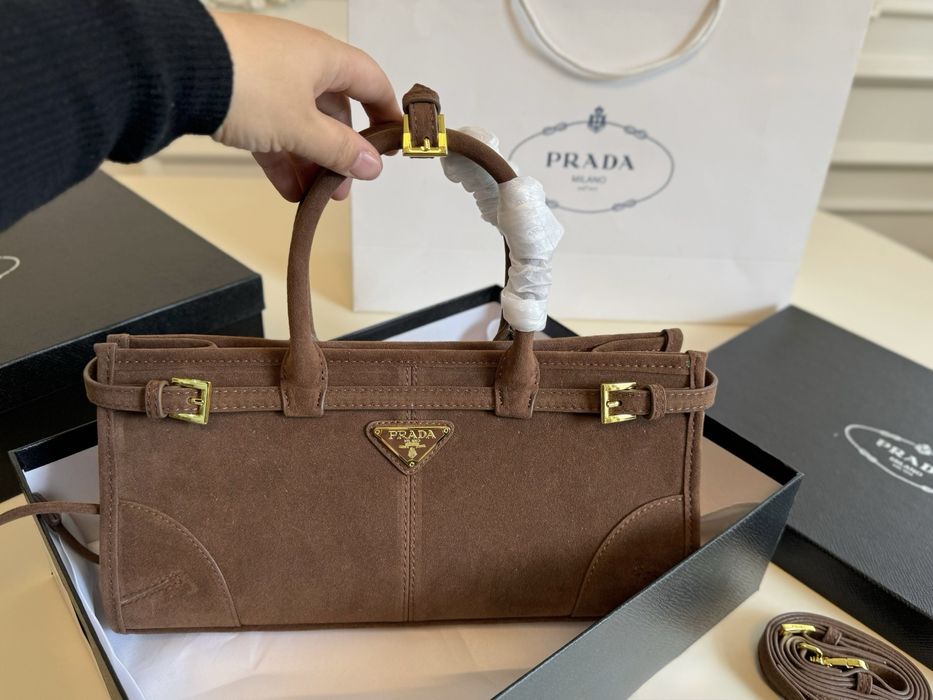 Сумка prada — замшева, коричнева