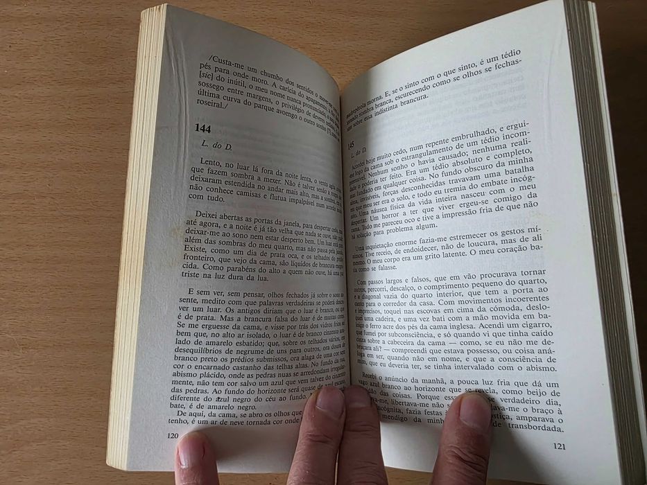 "Livro do Desassossego de Bernardo Soares" de Fernando Pessoa