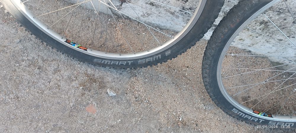 par de rodas 26 .