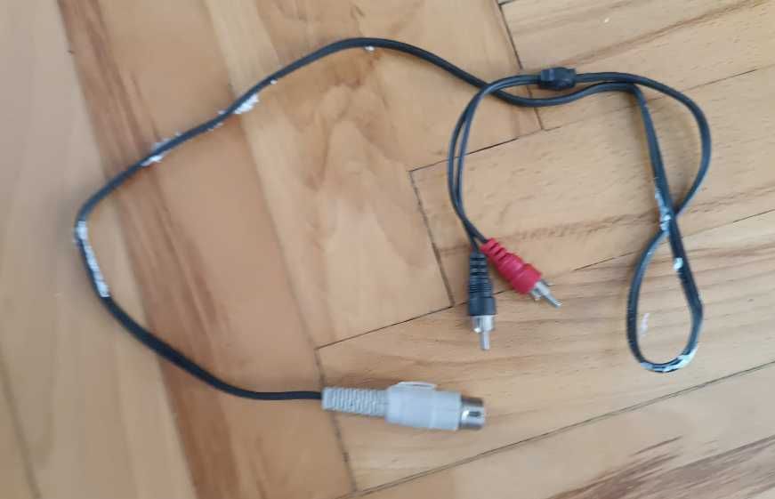 Zestaw Commodore 64C (C64) BOX w orginalnym pudełku z kartridżem Final III, zasilaczem i kablami.