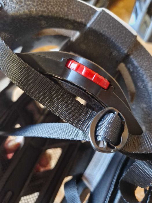 Kask rowerowy z tylną lampką Biały Czarny Noma Chirp rozmiar S/M/L