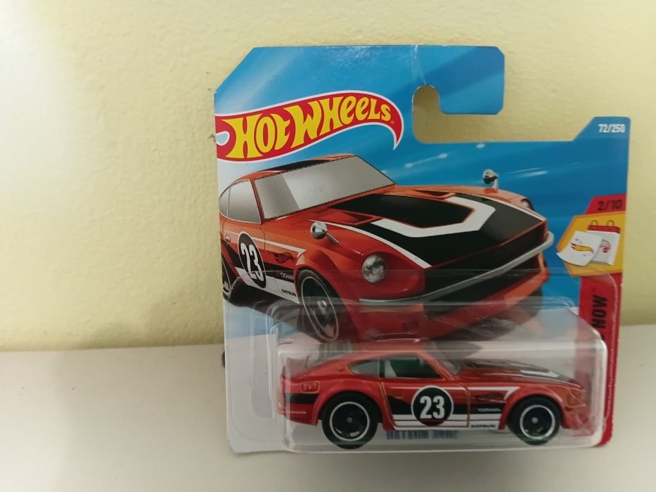 Машинки HOT WHEELS