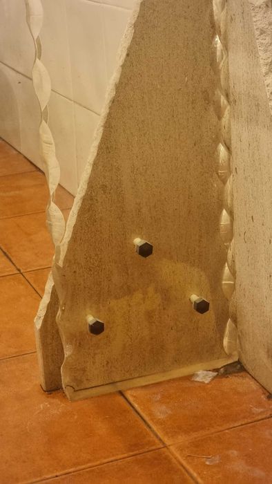 Aparador em pedra e acrílico com tampo de vidro